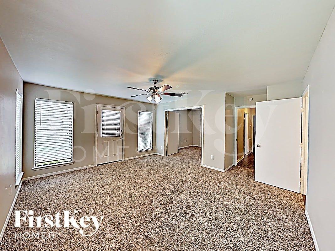 7451 Tunbury Ln - Photo 7 of 17