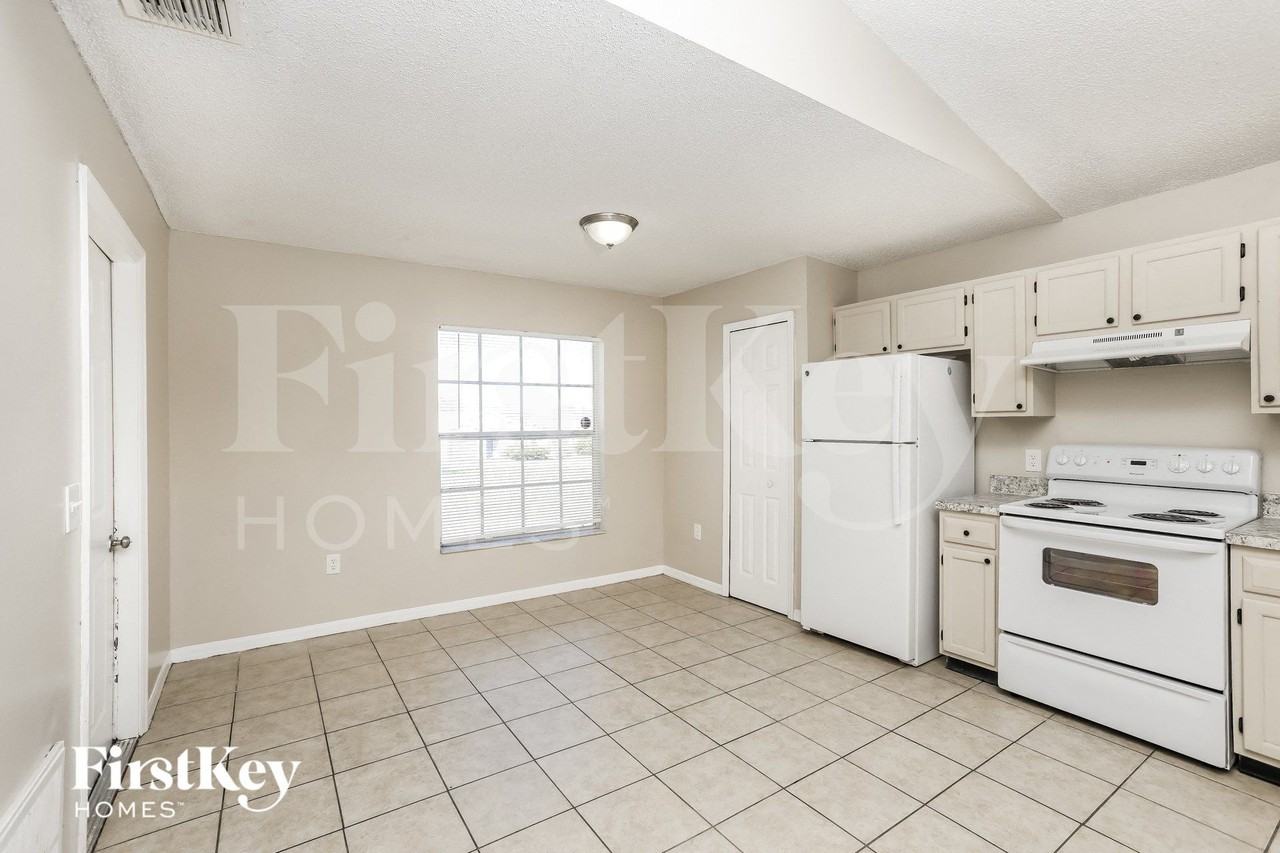 7419 Little Pond Ct - Photo 5 of 15