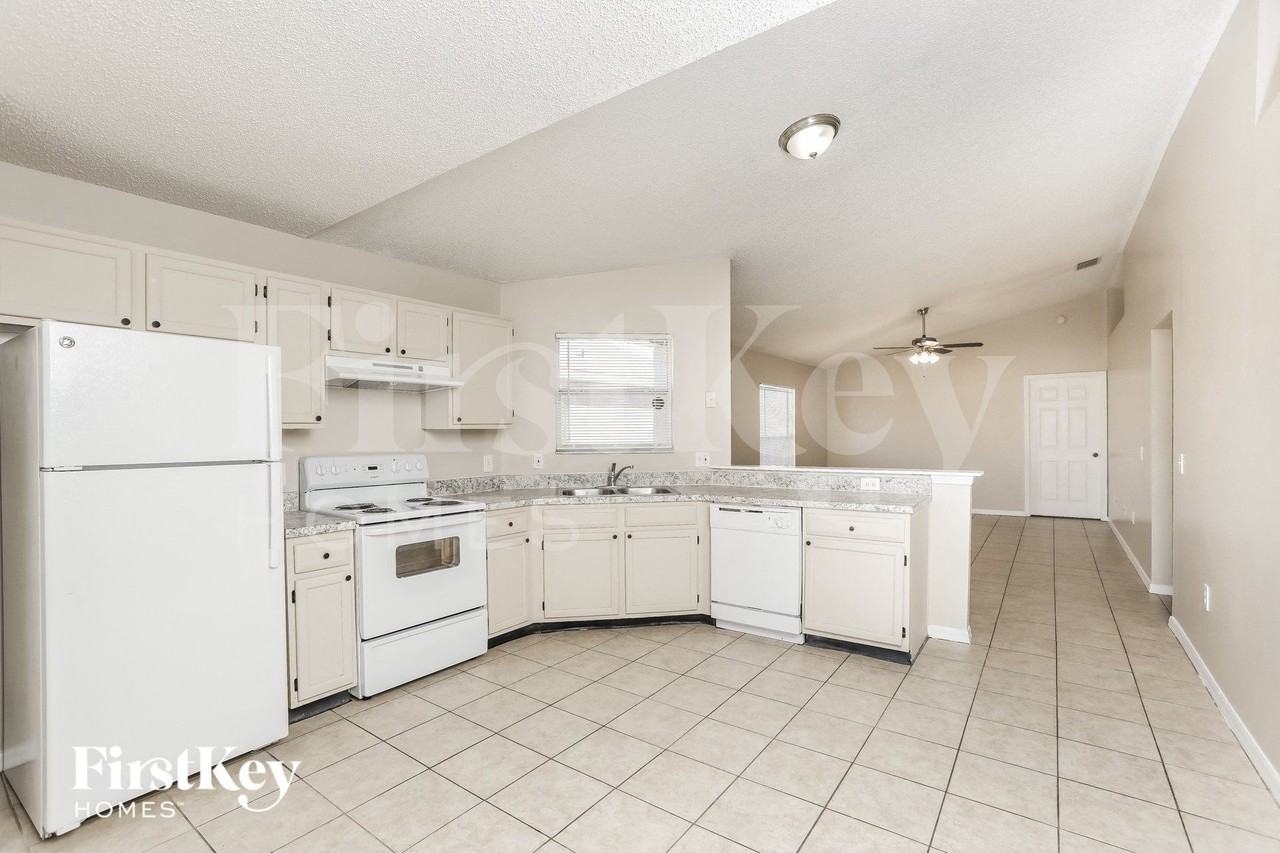 7419 Little Pond Ct - Photo 6 of 15