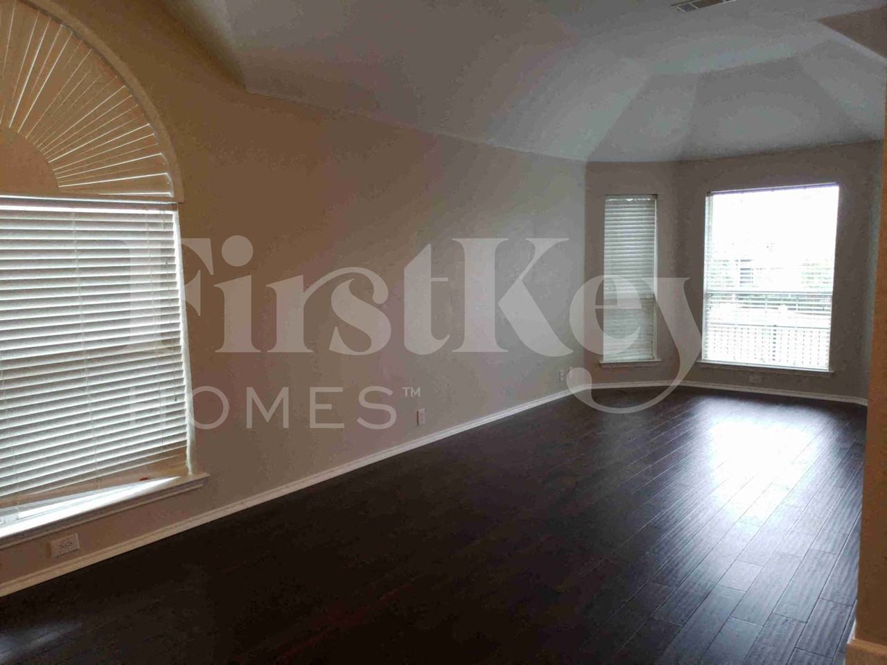 707 Geary Dr - Photo 4 of 20