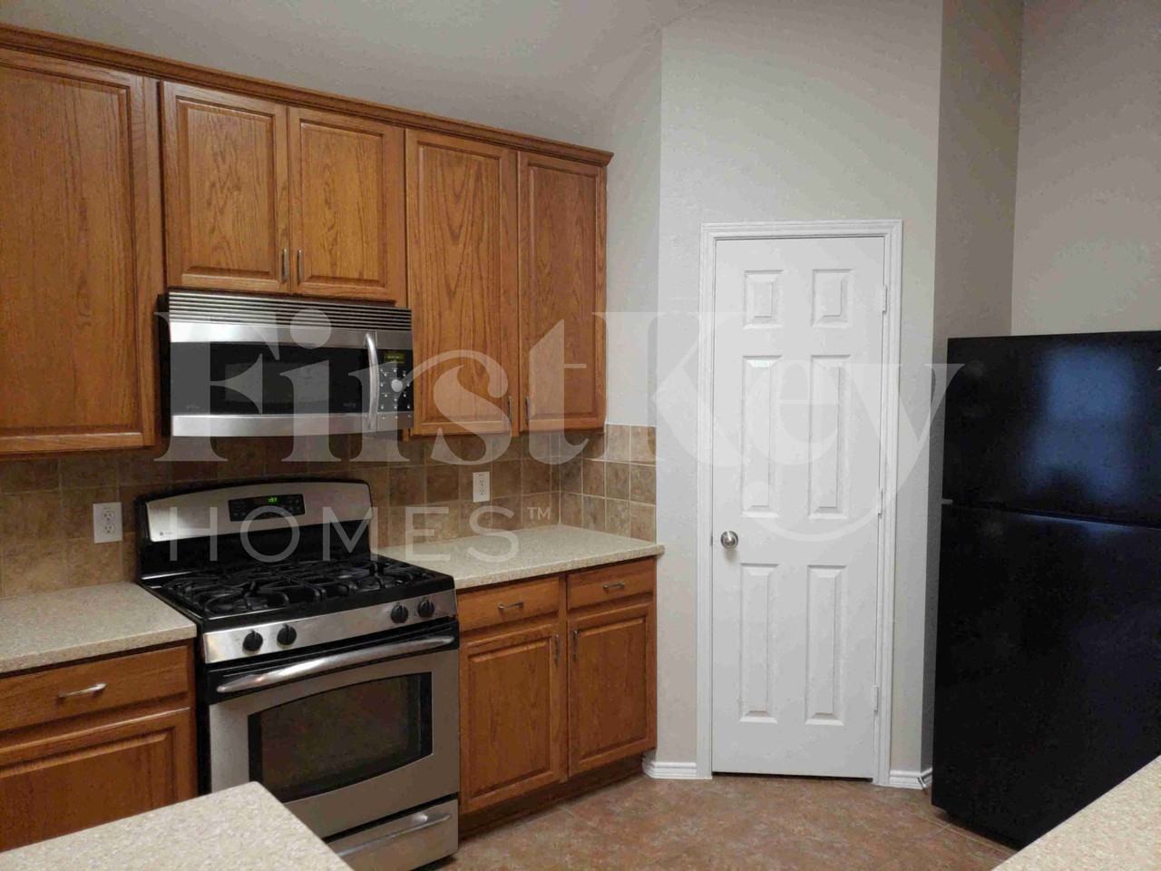 707 Geary Dr - Photo 5 of 20