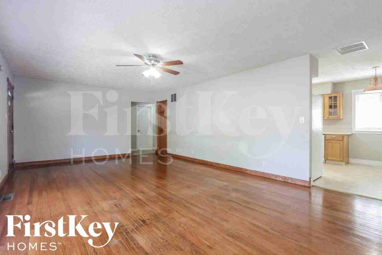 6605 W 14th St - Photo 3 of 15