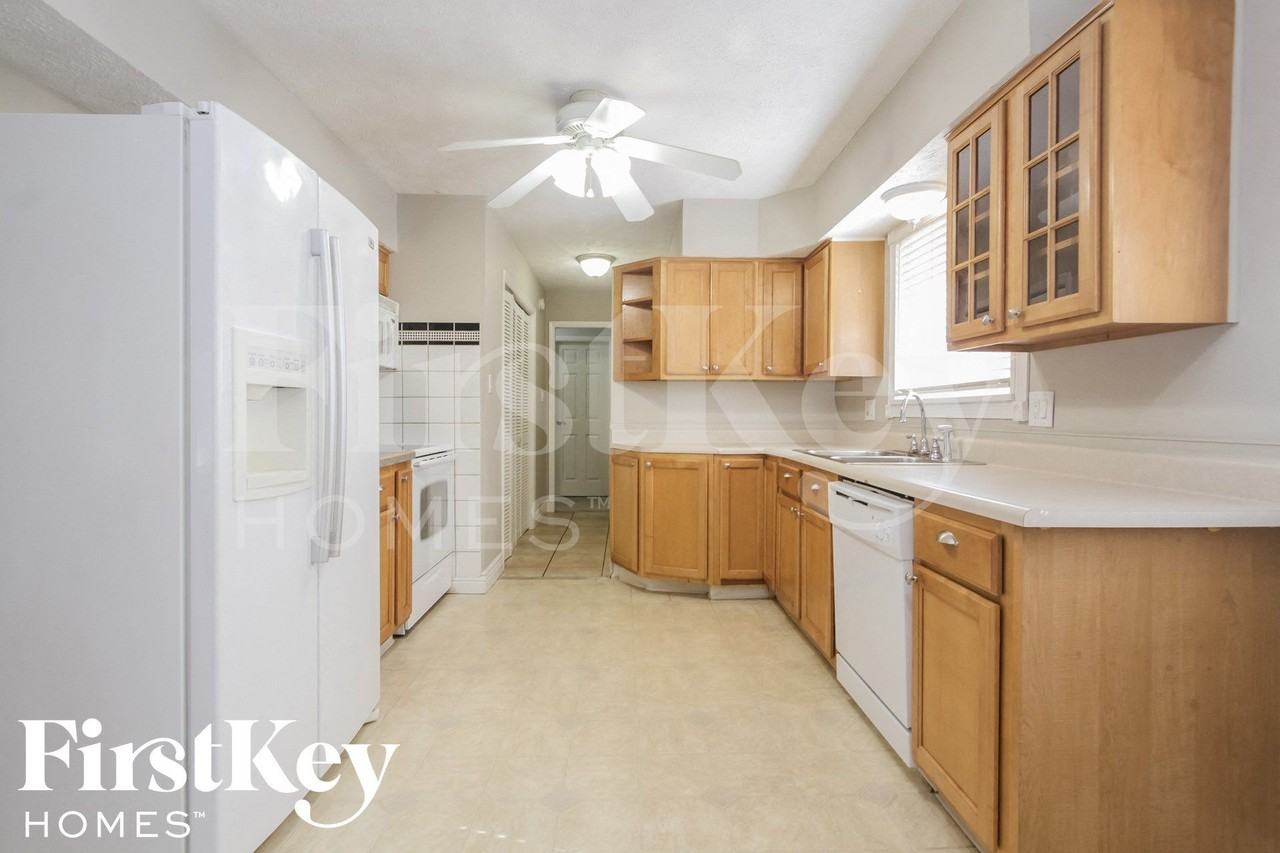 6605 W 14th St - Photo 7 of 15