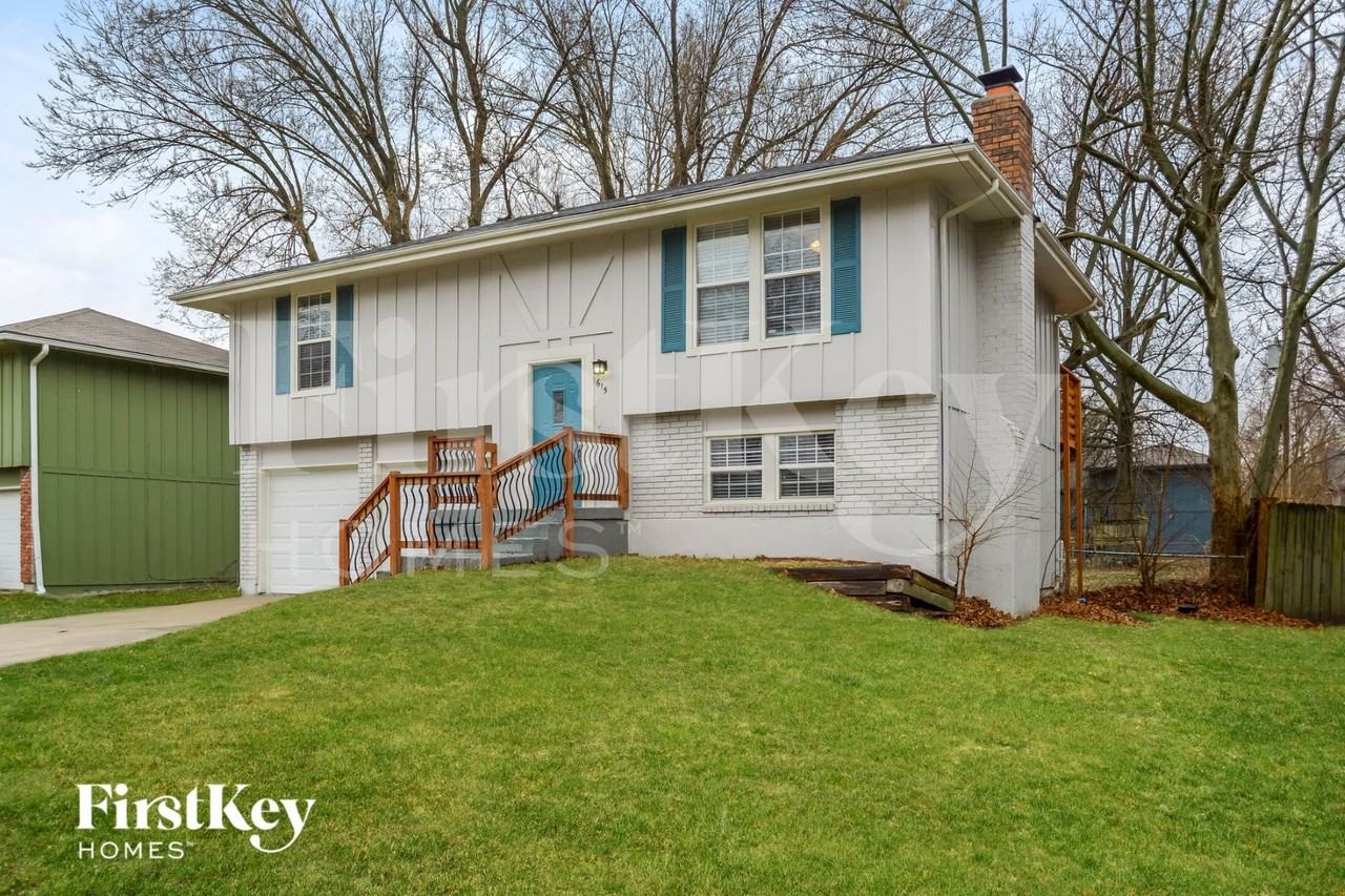 615 N Pine St - Photo 2 of 15