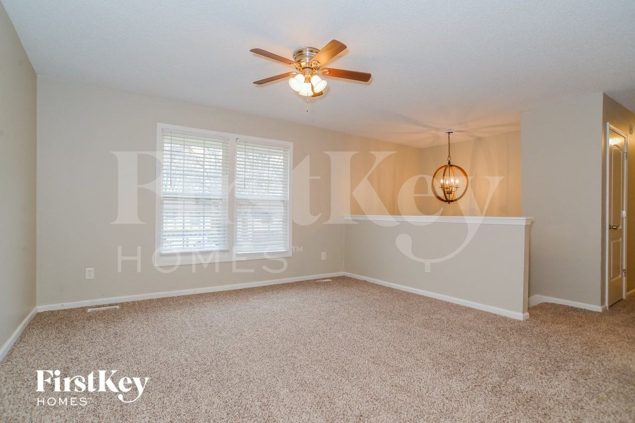 615 N Pine St - Photo 3 of 15