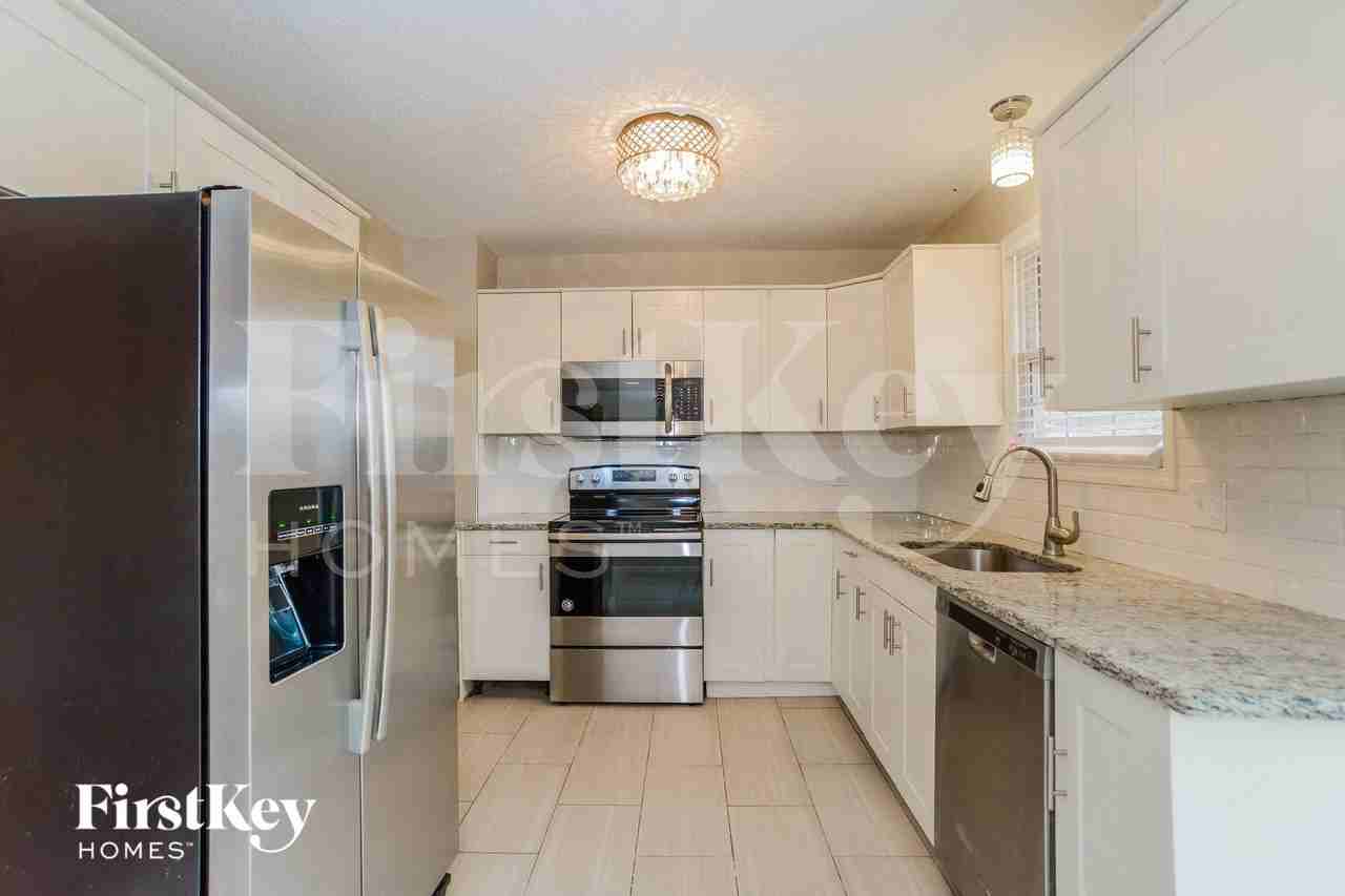 615 N Pine St - Photo 6 of 15