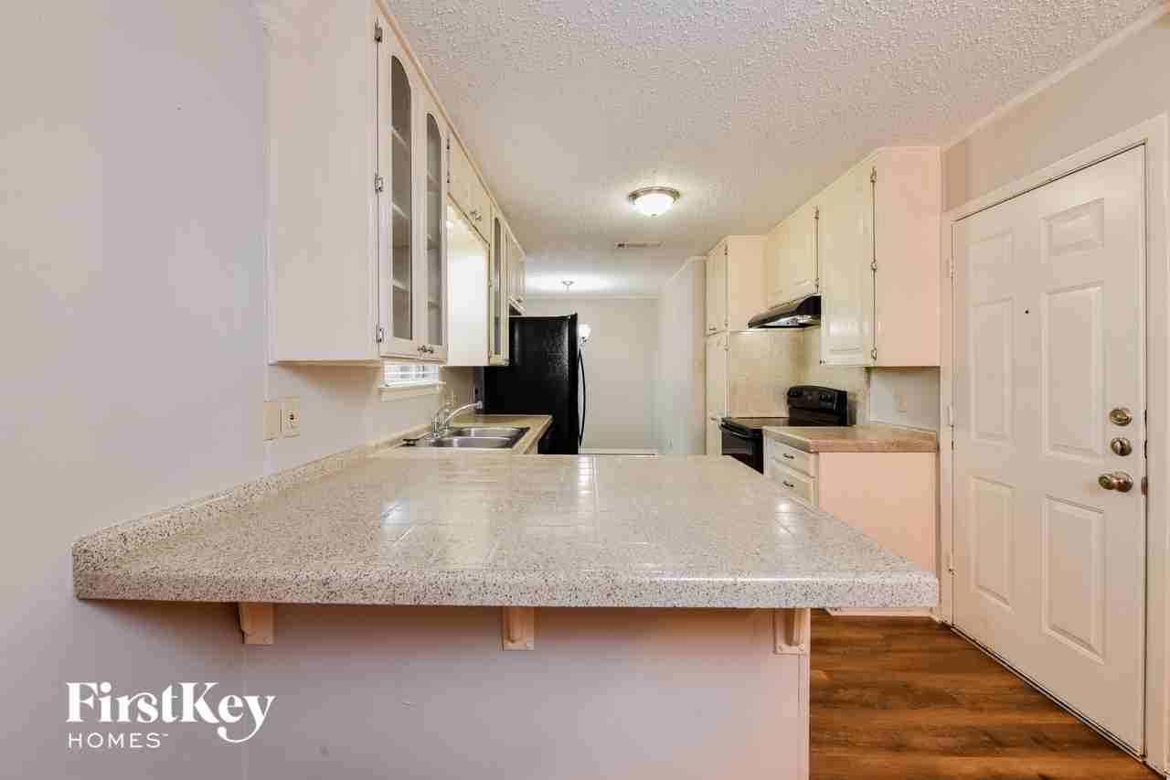 612 Mesa Dr - Photo 5 of 15