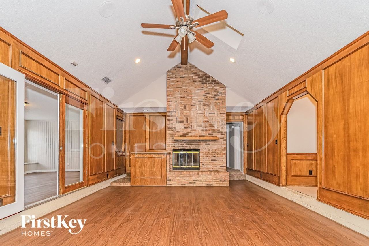 5415 Dana Point Dr - Photo 3 of 15