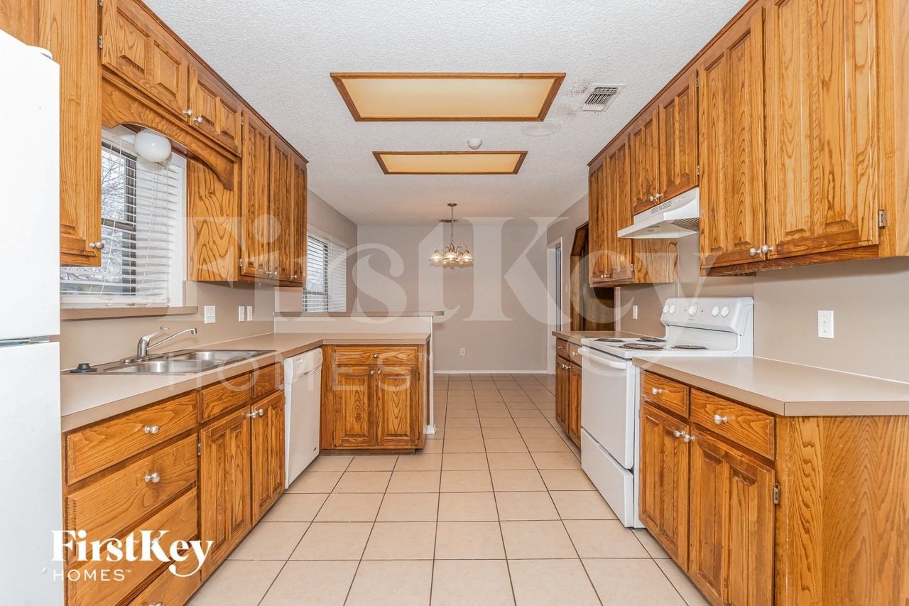 5415 Dana Point Dr - Photo 5 of 15