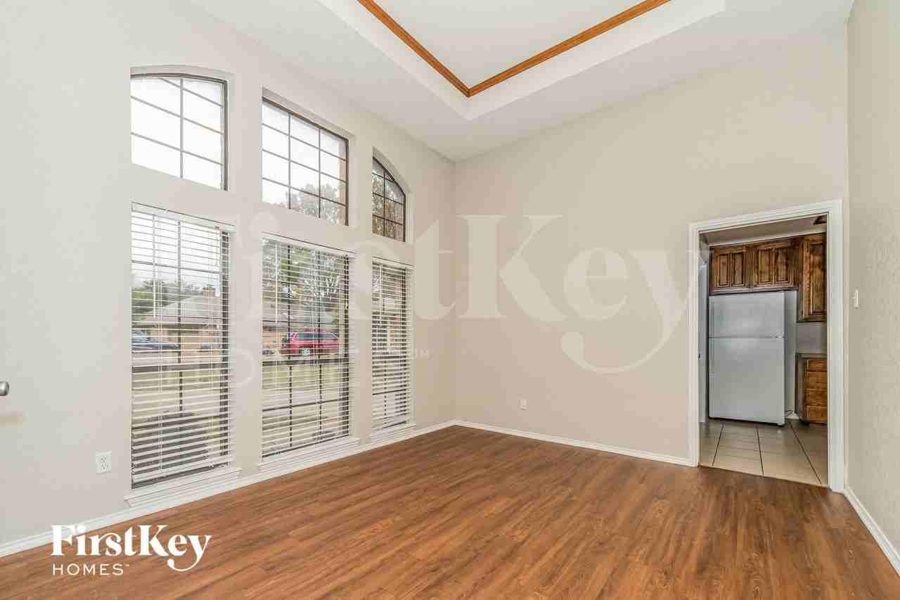 5415 Dana Point Dr - Photo 6 of 15