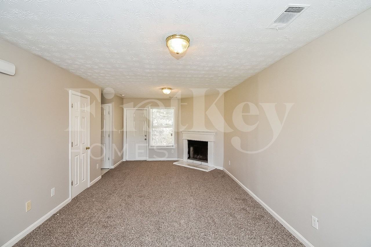 5205 Alexander St - Photo 4 of 15