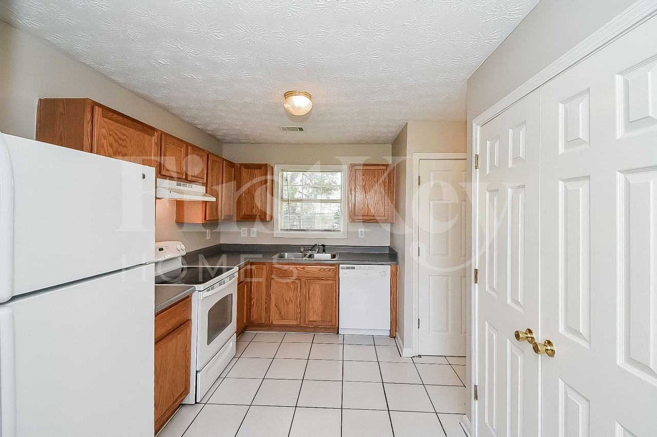 5205 Alexander St - Photo 6 of 15