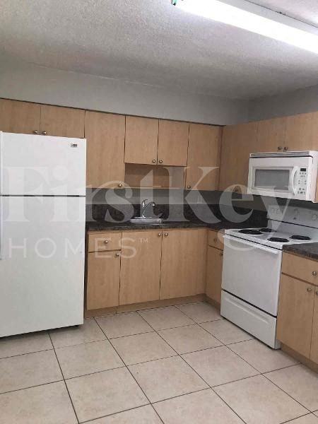 4951 Sw 16th St - Photo 2 of 8