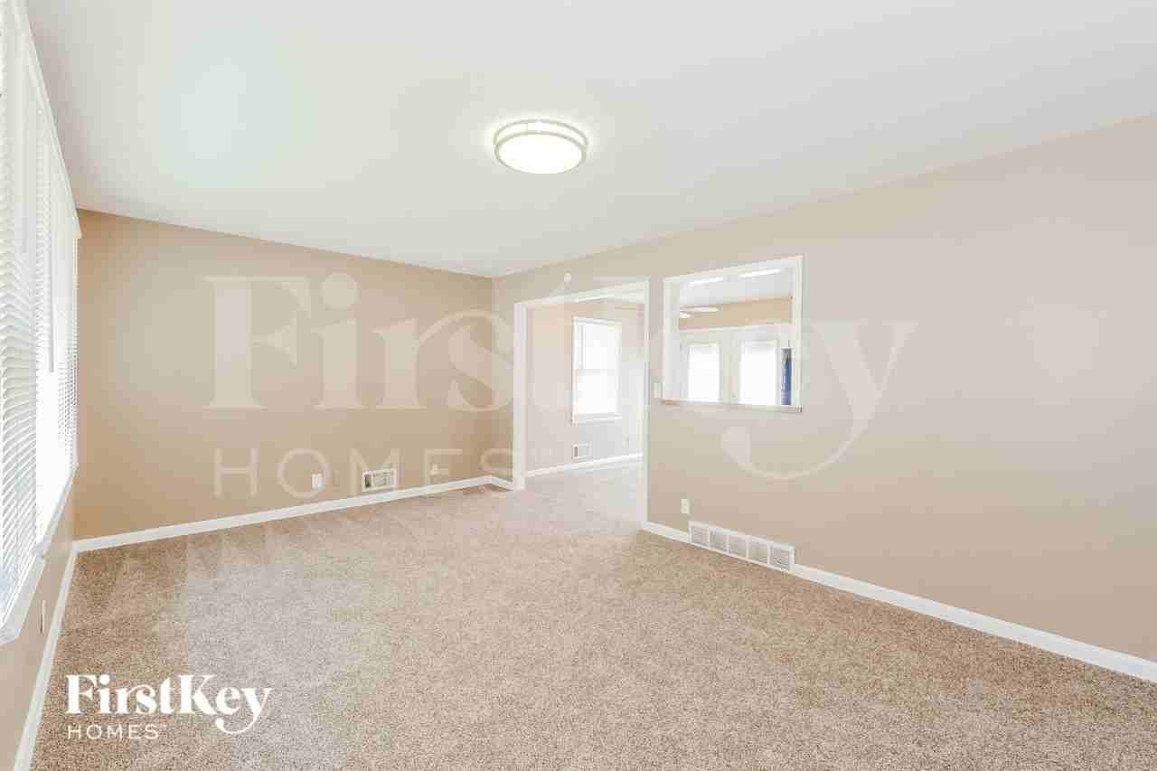 4837 Overton Ave - Photo 3 of 16