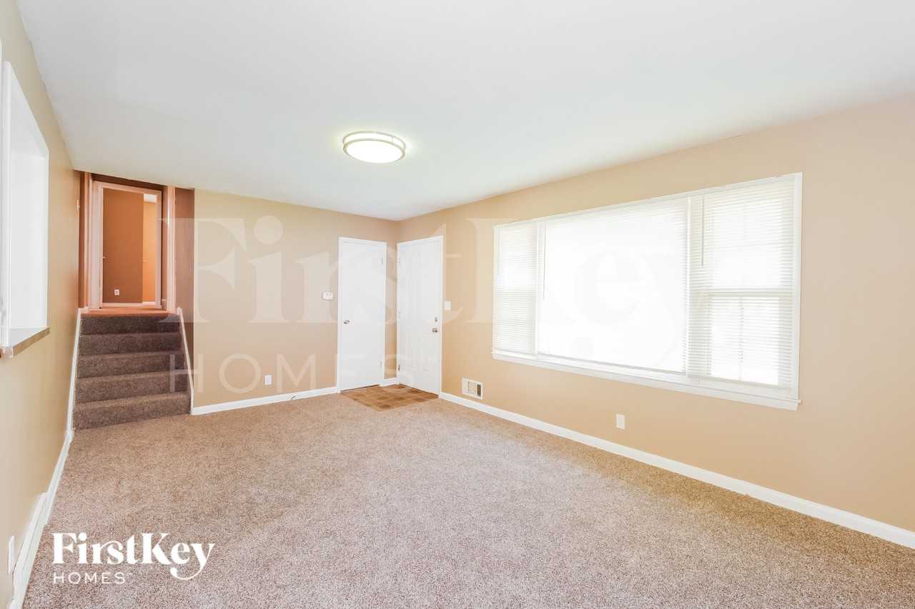 4837 Overton Ave - Photo 4 of 16