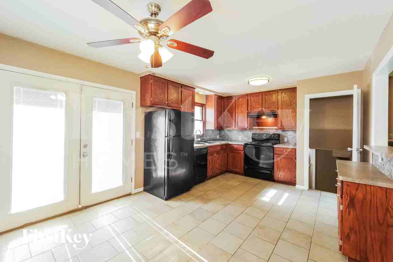 4837 Overton Ave - Photo 5 of 16