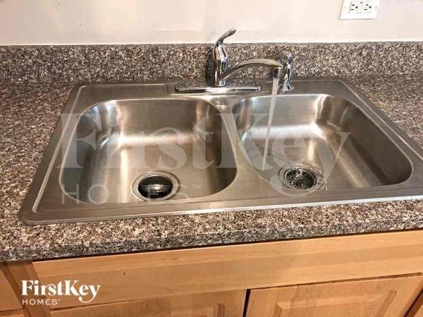 4200 Arlington Dr - Photo 5 of 11