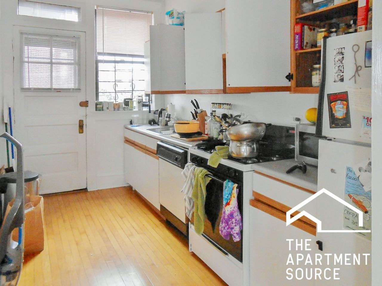 1450 W Cornelia Ave #3 - Photo 2 of 8