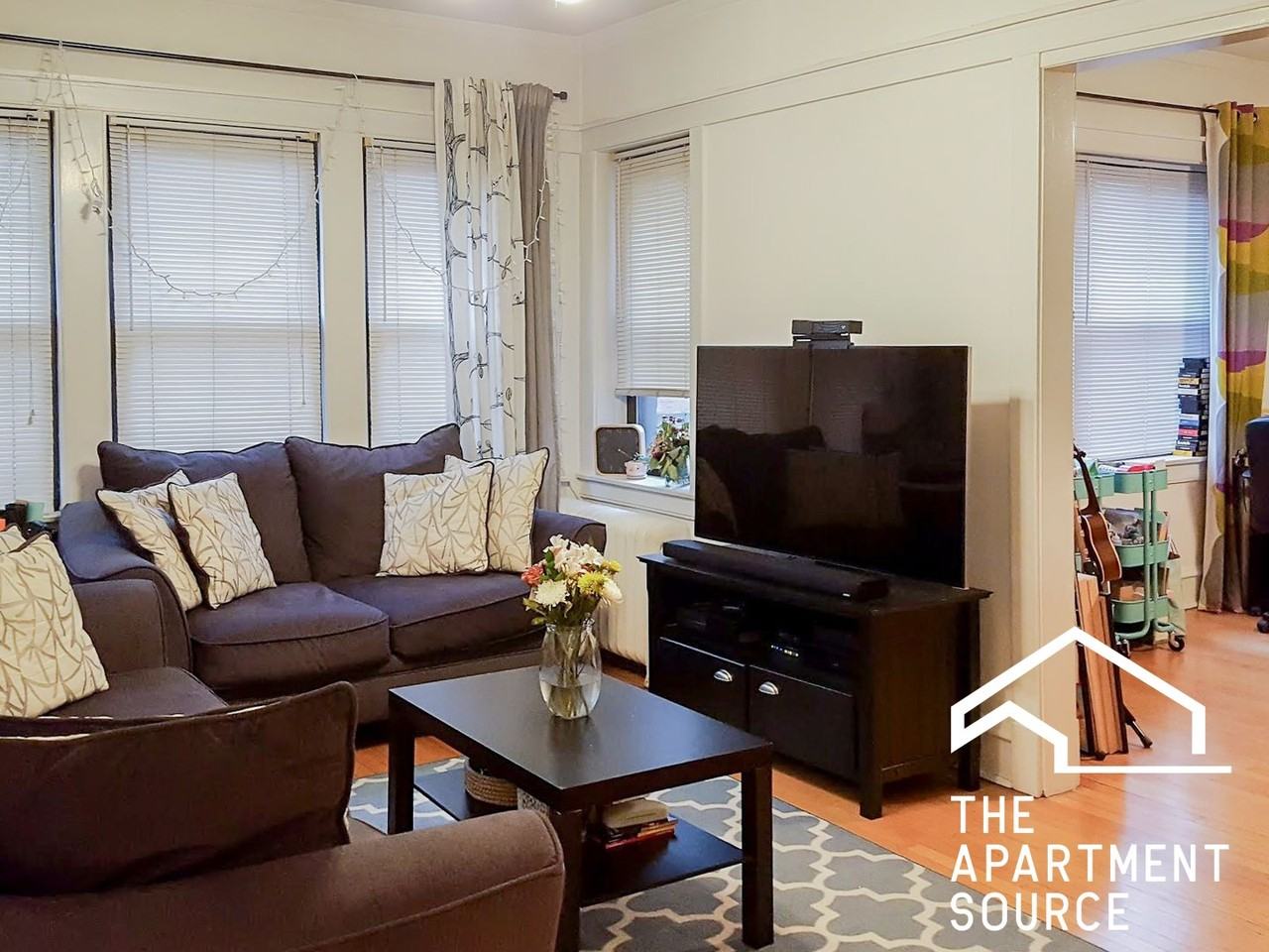 1450 W Cornelia Ave #3 - Photo 5 of 8