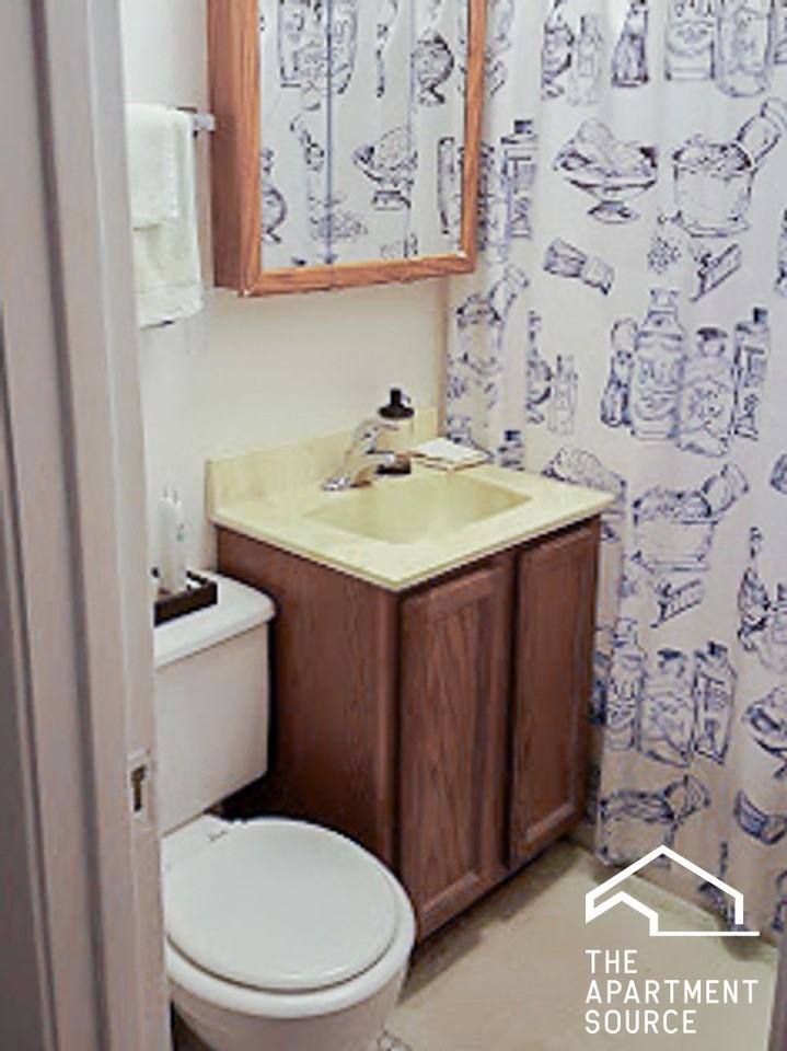 1450 W Cornelia Ave #3 - Photo 6 of 8