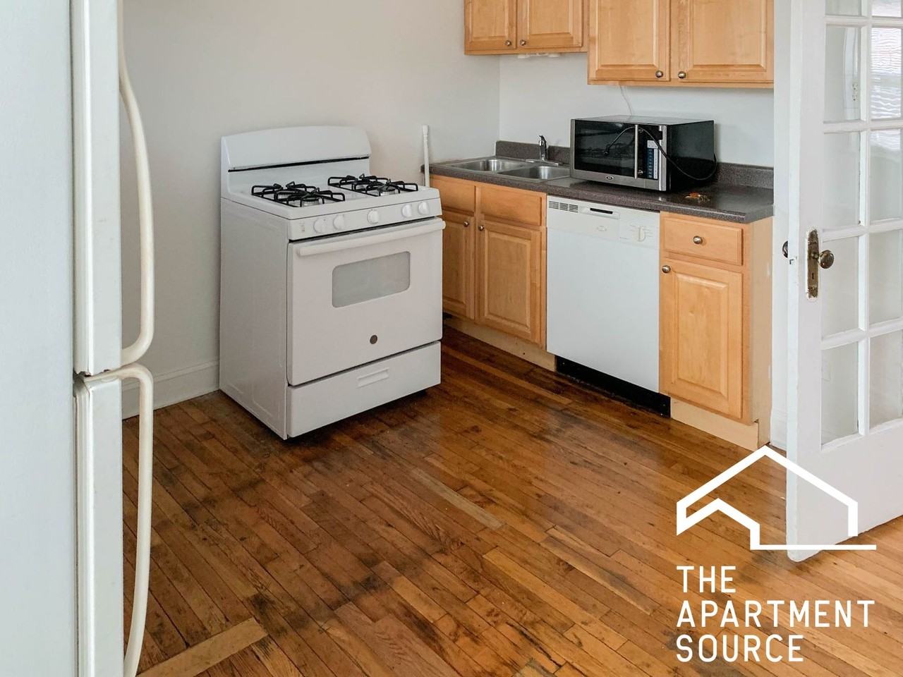 3523 N Broadway St #3E - Photo 2 of 9