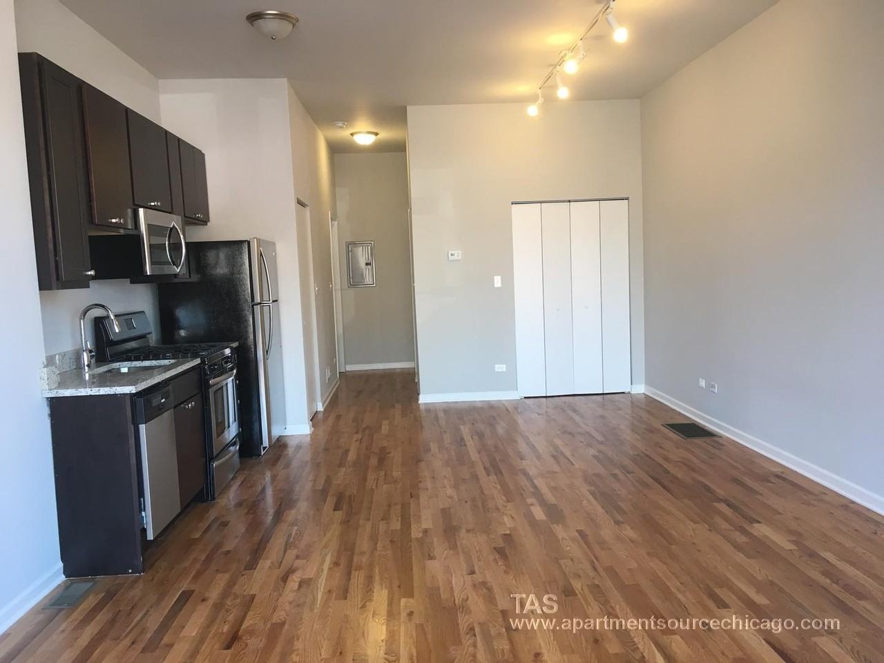 3121 W Lawrence Ave - Photo 2 of 7