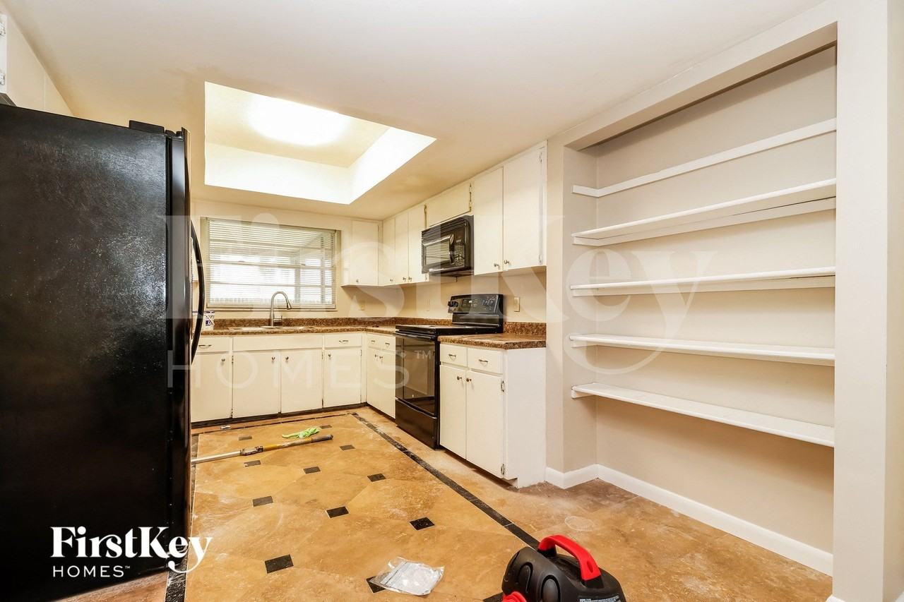 3816 Fieldflower Ct - Photo 5 of 15