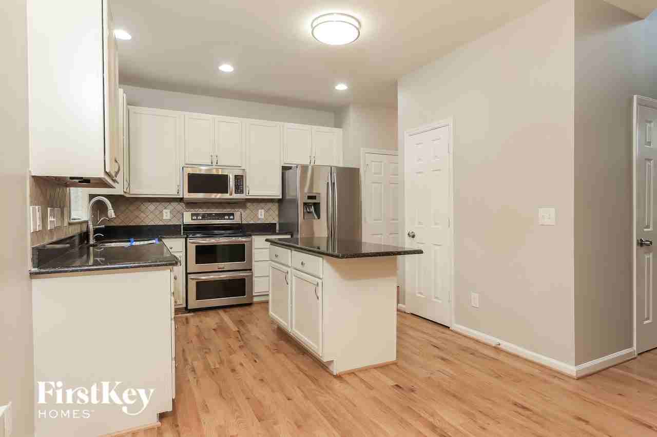 3802 Northumberland Dr - Photo 5 of 15