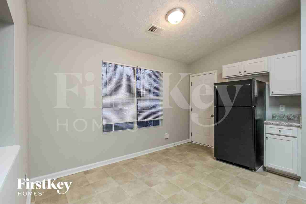 3342 Crestview Ct - Photo 7 of 15