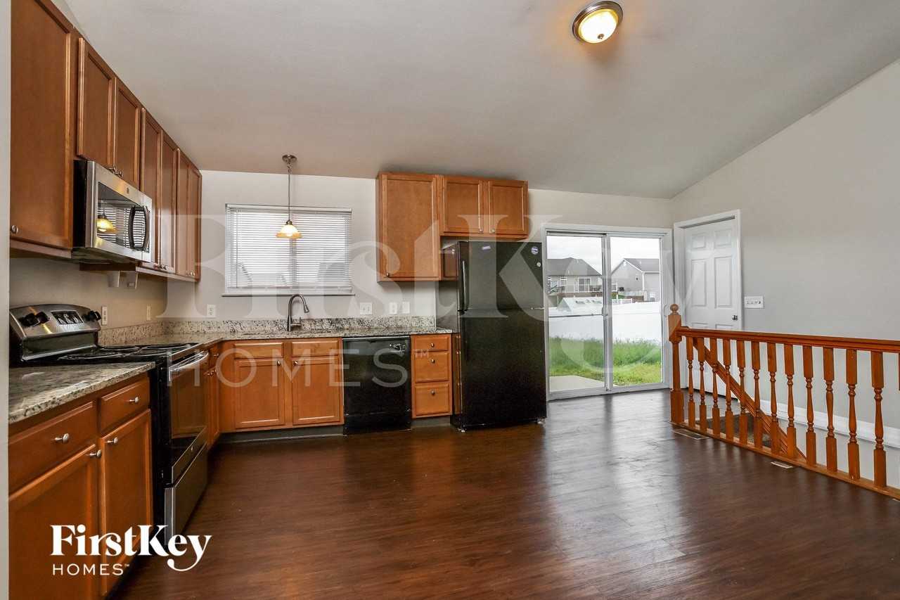 322 Aspen Creek Dr - Photo 5 of 13