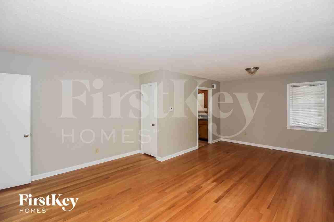 2693 Satellite St - Photo 2 of 15