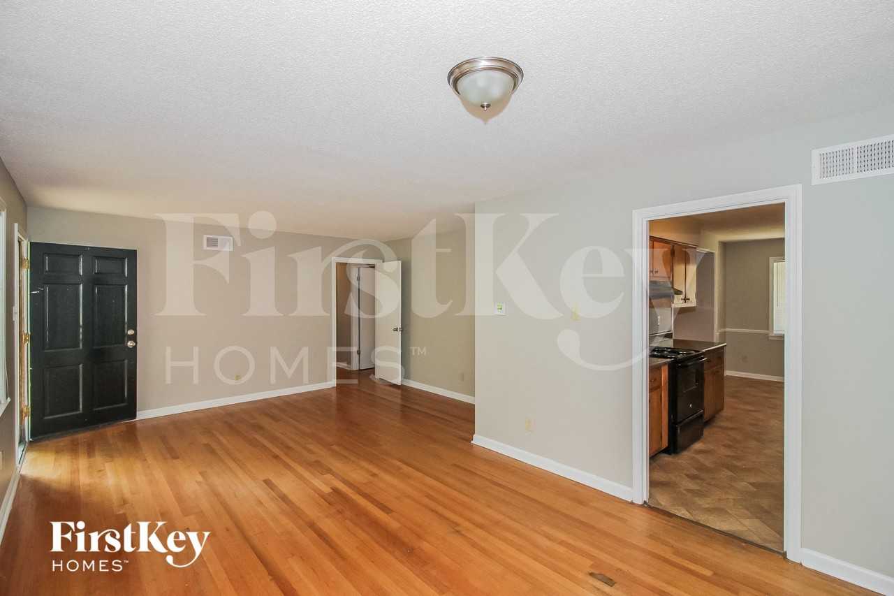 2693 Satellite St - Photo 3 of 15