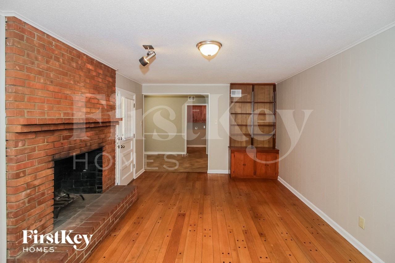 2693 Satellite St - Photo 5 of 15