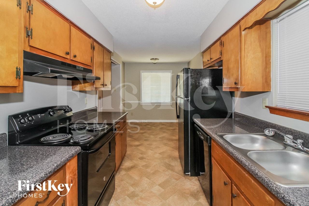 2693 Satellite St - Photo 6 of 15