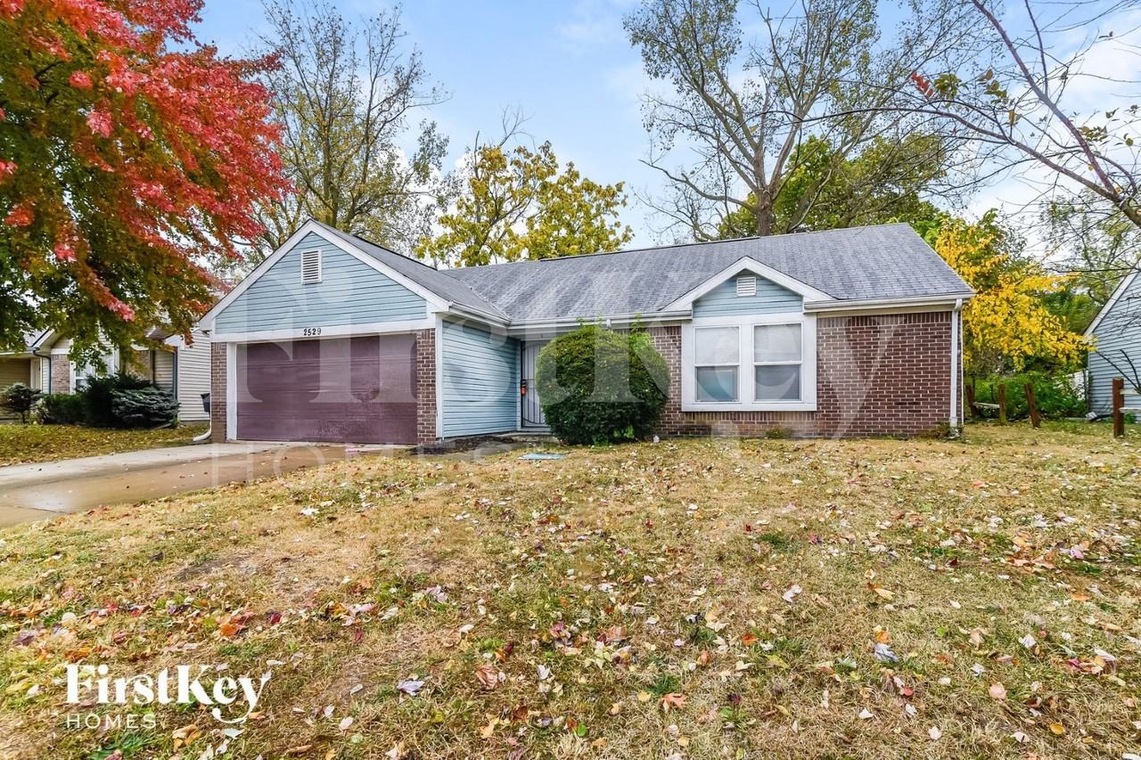 2529 N Parker Ave - Photo 2 of 15