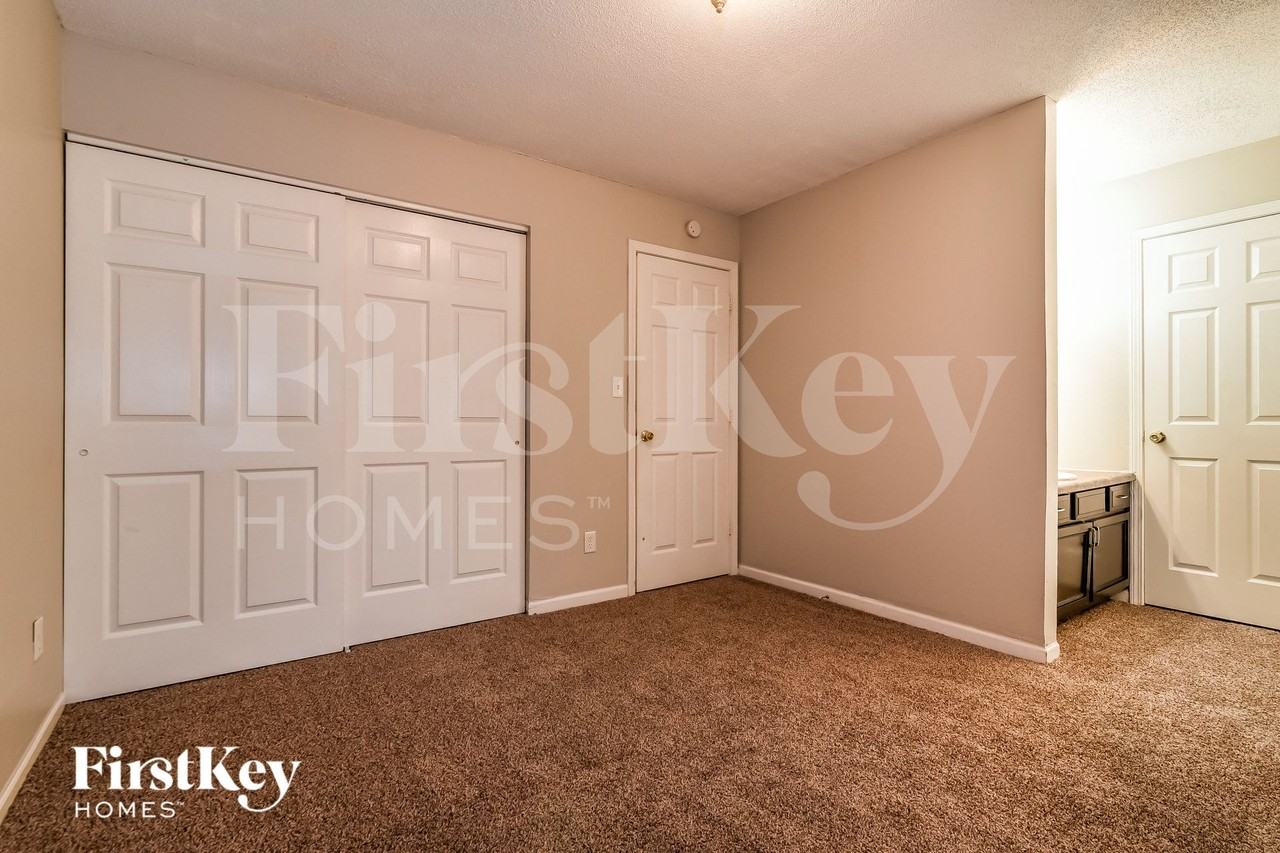 2529 N Parker Ave - Photo 7 of 15