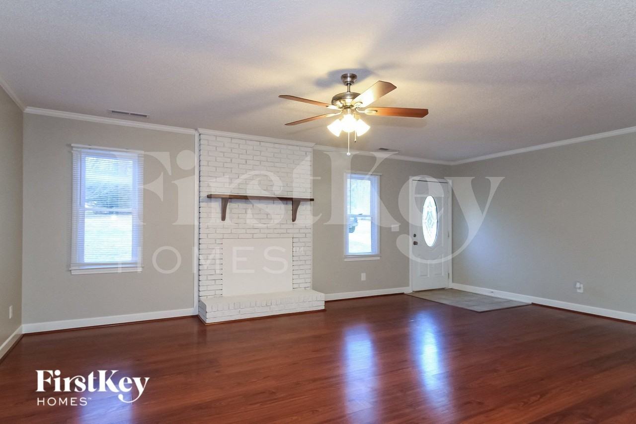 2328 Pebble Creek Rd - Photo 3 of 15