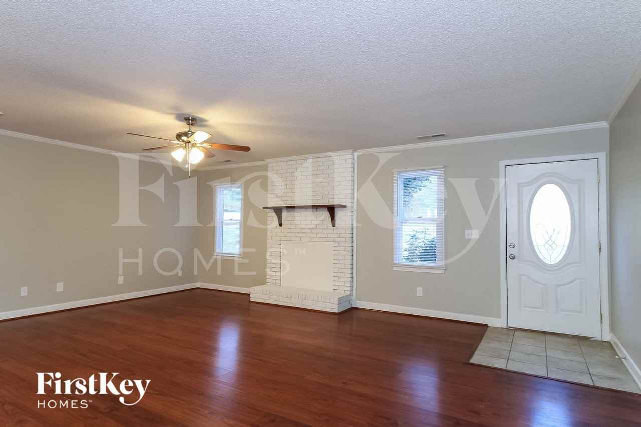 2328 Pebble Creek Rd - Photo 4 of 15