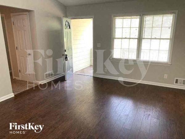 2309 Westland Ml - Photo 2 of 11