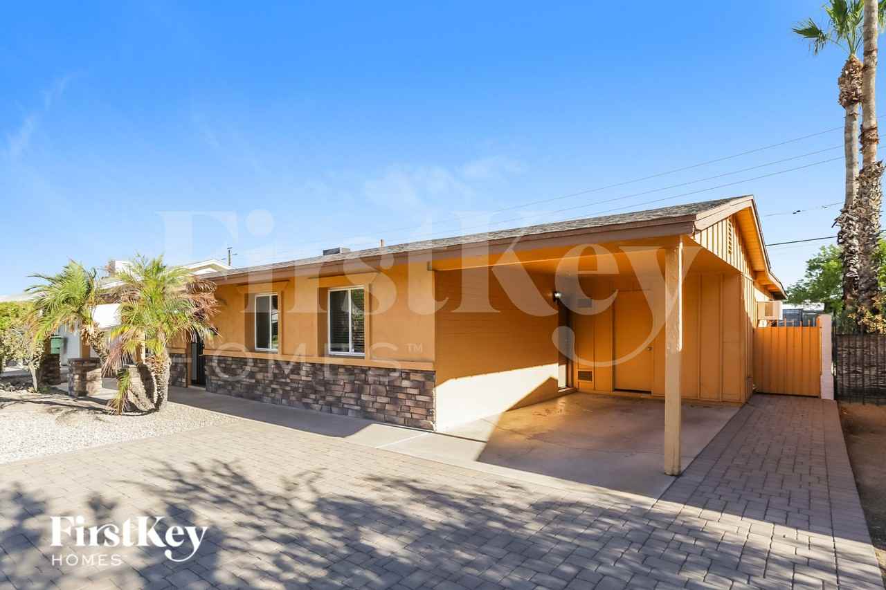 2122 W Shaw Butte Dr - Photo 2 of 16