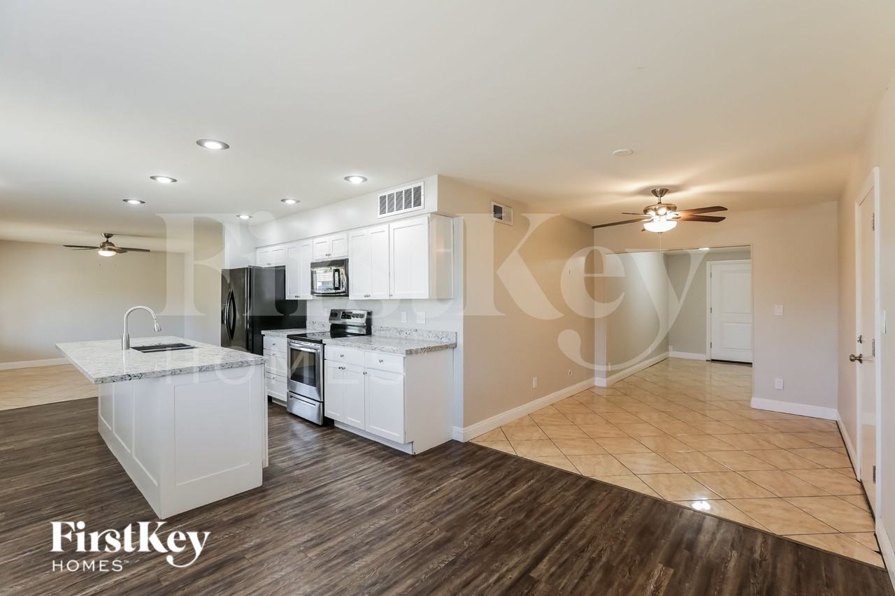 2122 W Shaw Butte Dr - Photo 4 of 16