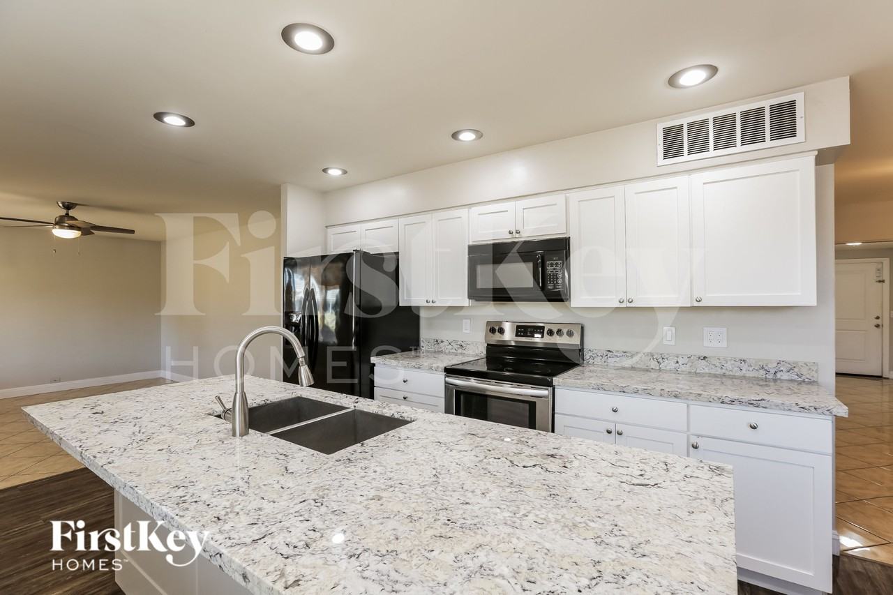 2122 W Shaw Butte Dr - Photo 6 of 16