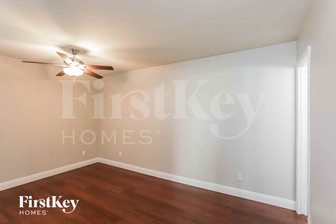 2122 W Shaw Butte Dr - Photo 7 of 16