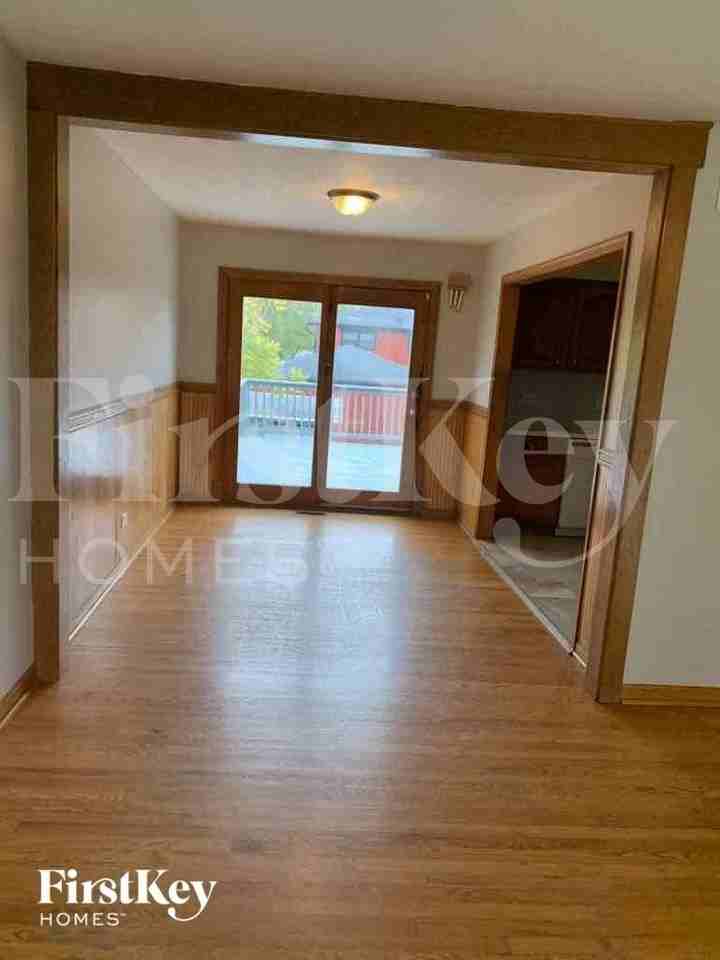 20037 Orchard Ave - Photo 4 of 10