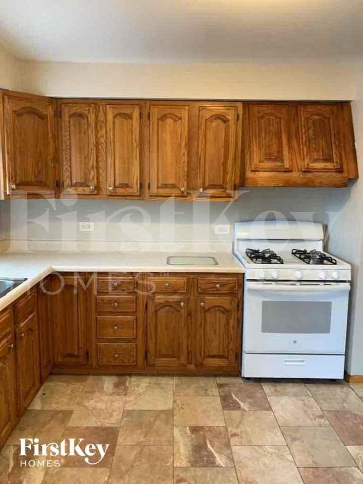 20037 Orchard Ave - Photo 5 of 10