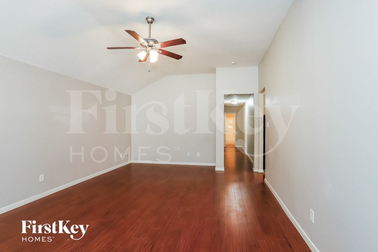 19407 Dawn Canyon Rd - Photo 3 of 15