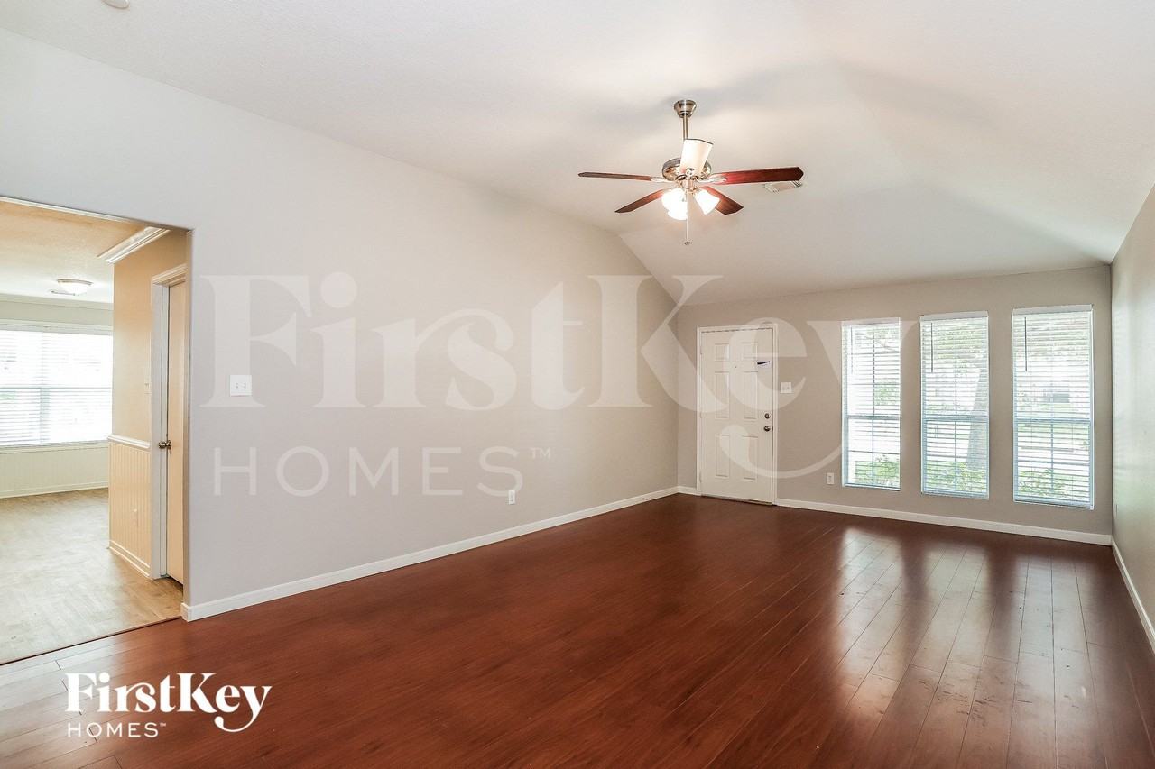 19407 Dawn Canyon Rd - Photo 4 of 15