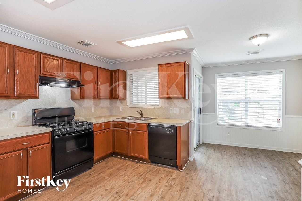 19407 Dawn Canyon Rd - Photo 5 of 15