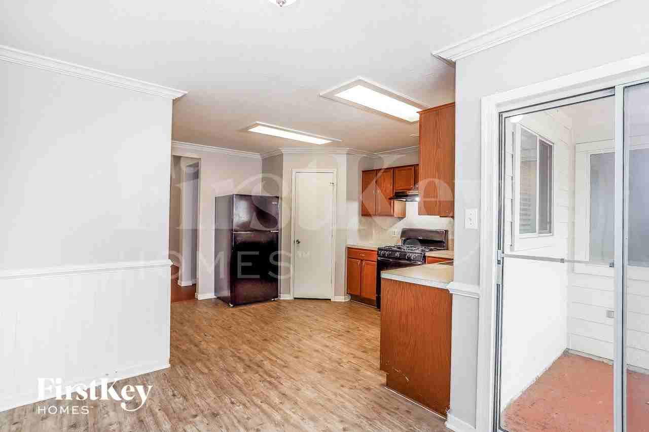 19407 Dawn Canyon Rd - Photo 6 of 15