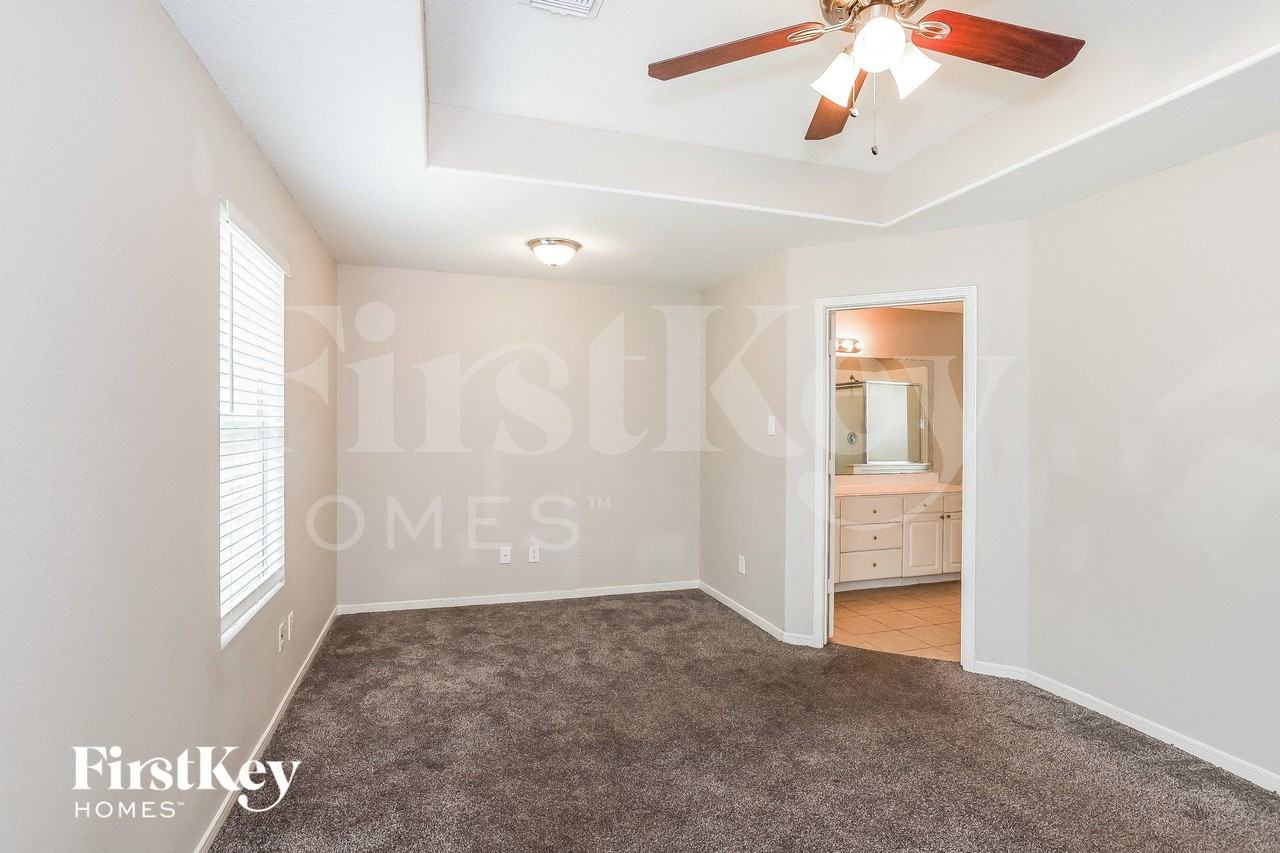 19407 Dawn Canyon Rd - Photo 7 of 15